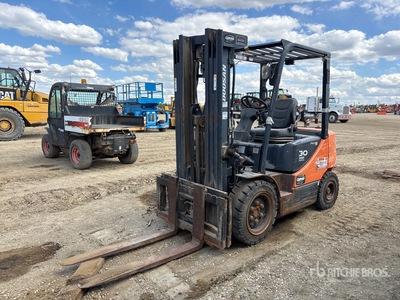2013 Doosan G30E-5 5300 lb Cushion Tire رافعة شوكية (Inoperable)