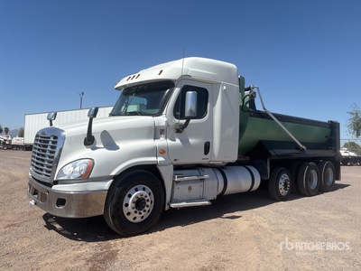 2011 Freightliner Cascadia 125 8x4 Sleeper Camion à benne basculante Tridem