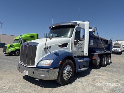 2015 Peterbilt 579 8x4 Camion à benne basculante Tri/E