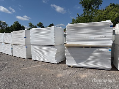 Quantity of (8) Pallets of Polyiso Insulation その他 - 店舗 & 倉庫