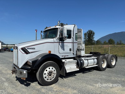 2014 Kenworth T800 6x4 تراكتور شاحنة نهارية (ثنائية المحور)