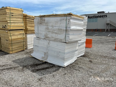 Quantity of (8) Pallets of Polyiso Insulation その他 - 店舗 & 倉庫