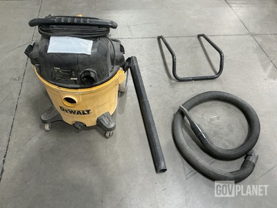 (4) Dewalt DXV14P Wet/Dry Vacuum Cleaners