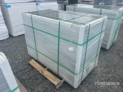 Quantity of (24) Solar Panels 産業関連 - その他