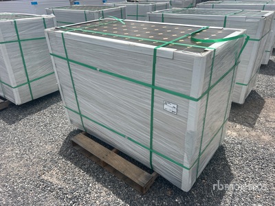 Quantity of (24) Solar Panels 産業関連 - その他