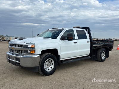 2019 Chevrolet Silverado 3500HD 4x4 Crew Cab Flatbed Truck