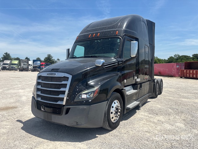 2018 Freightliner Cascadia 126 6x4 T/A Sleeper Truck Tractor