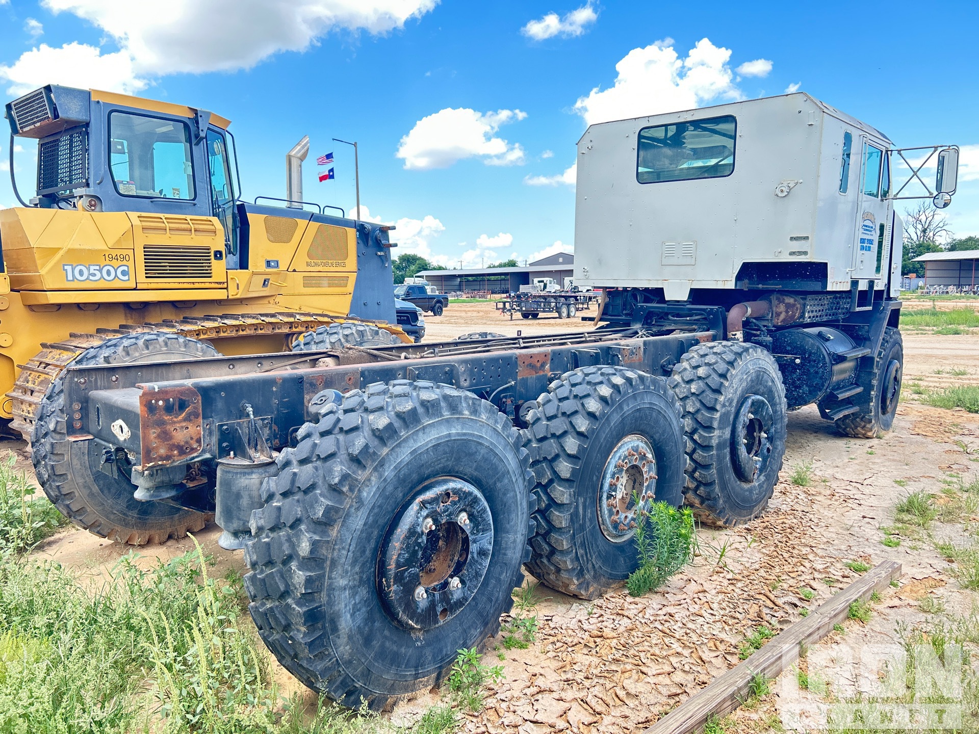 1993 Oshkosh M1070 8x4 Cab and Chassis in Stephenville, Texas