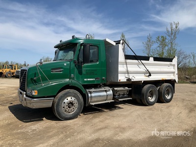 2008 Volvo VNL 6x4 3-Achs Kipper-Lkw