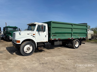 1997 International 4700 4x2 S/A Camión dumper