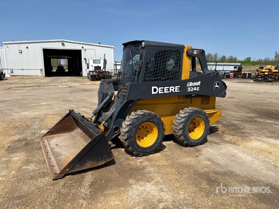 2017 John Deere 324E Chargeuse à direction à glissement