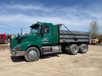 2007 Volvo VNL 6x4 3-Achs Kipper-Lkw