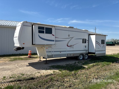 2002 Forest River Cardinal 33 ft T/A Remorque de tourisme