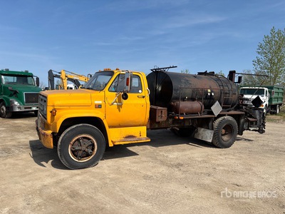 1982 GMC 6000 4x2 Asfalt Verdeelwagen