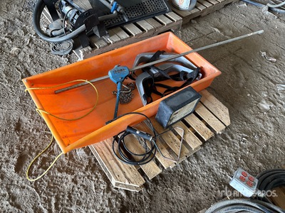 Quantity of Assorted Livestock Equipment Attrezzatura per bestiame