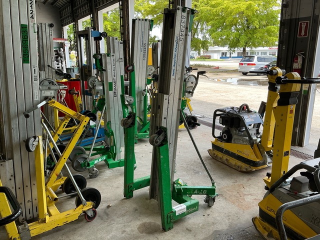 2016 Genie SLA-10 Material Hoist 2016 Genie SLA-10 Material Hoist