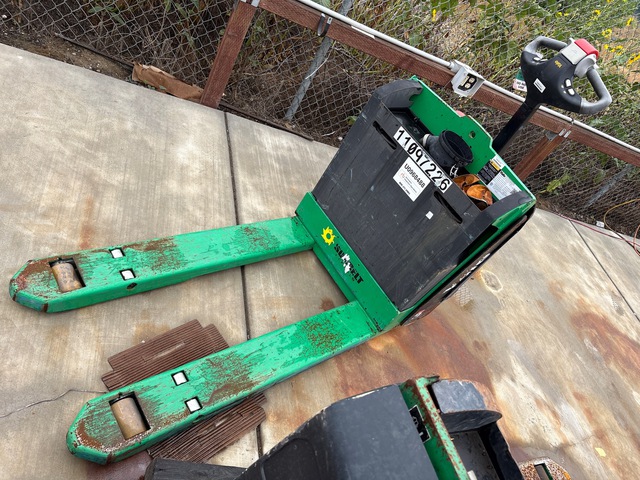 2023 Yale MPB045VGN24T2646 4510 lb Pallet Jack 2023 Yale MPB045VGN24T2646 4510 lb Pallet Jack