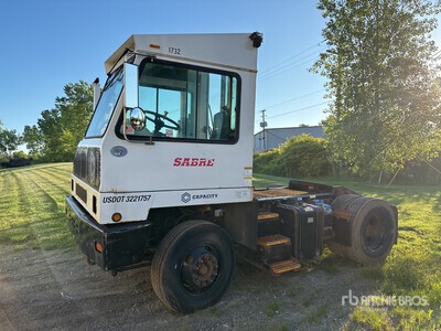 2017 Capacity Sabre 4x2 Spezial-Sattelzug