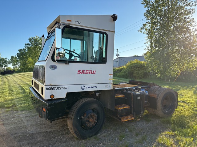 2017 Capacity Sabre 4x2 Spotter Truck