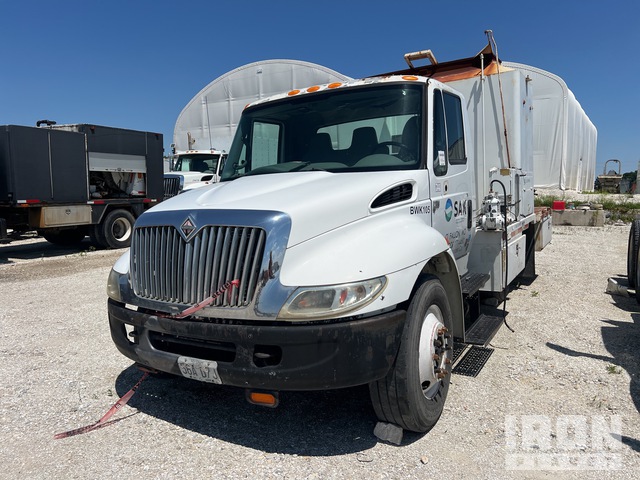 2003 International 4300 SBA 4x2 Sewer Boiler Truck