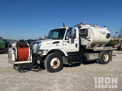 Vactor F8015 on 2003 International 7400 Delux 4x2 Écureur d'égout monté sur camion