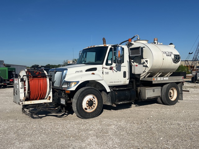 Vactor F8015 on 2003 International 7400 Deluxe 4x2 Sewer Cleaner Truck
