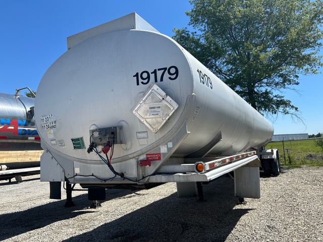2000 Fruehauf 9200 gal T/A Tanker Trailer
