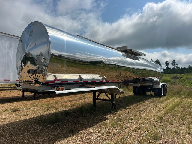 1994 Brenner 7000 gal T/A Tanker Trailer (Inoperable) 1994 Brenner 7000 gal T/A Tanker Trailer (Inoperable)