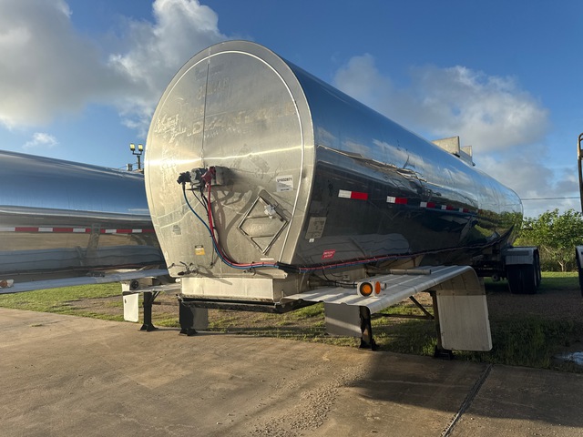 1992 Brenner MC-307-SS 7000 gal T/A Tanker Trailer