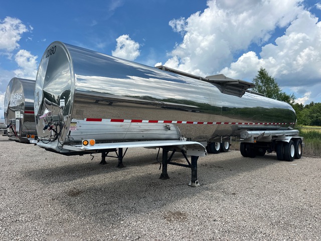 1993 Barbel 7000 gal T/A Tanker Trailer 1993 Barbel 7000 gal T/A Tanker Trailer