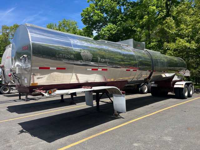 1985 Fruehauf 6700 gal T/A Tanker Trailer