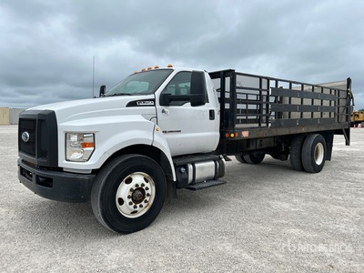 2017 Ford F-750 4x2 平台トラック