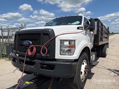 2017 Ford F-750 4x2 平台トラック