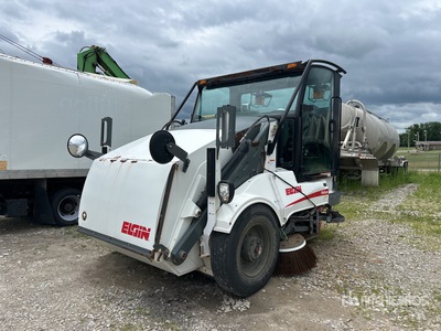 2015 Elgin pelican on 2015 Elgin Pelican Series P Kehrmaschine