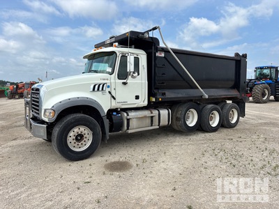 2017 Mack GU713 8x4 شاحنة قلابة /ثلاثة محاور