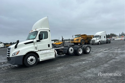 2019 Freightliner Cascadia 126 8x4 Tri/A Day Cab Truck Tractor (Inoperable)