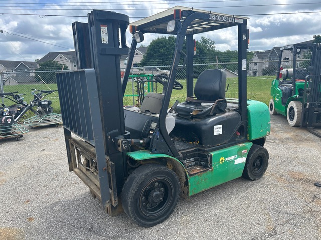 1999 Komatsu FG25T-12 4400 lb Pneumatic Tire Forklift