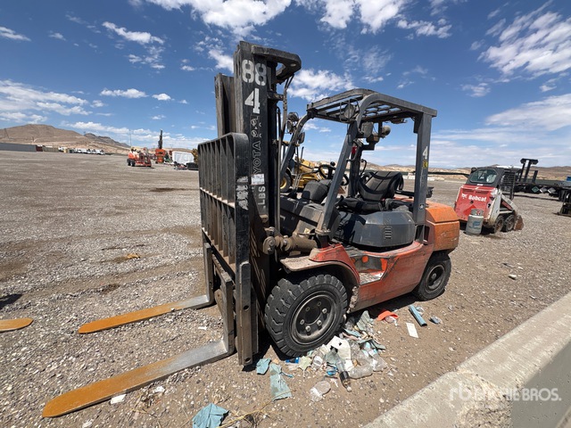 2012 Toyota 7FGU35 7000 lb Pneumatic Tire Forklift