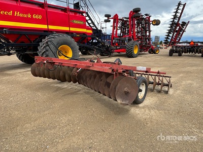 International 350 12 ft 6 in Breaking Disques
