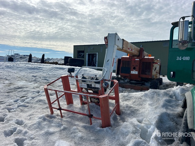 2000 Snorkel ATB-60ALCU 4WD Diesel Articulating Boom Lift