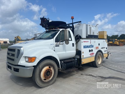 2013 Ford F-750 4x2 Service Truck