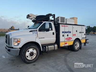 2019 Ford F-750 4x2 Camion de servicios
