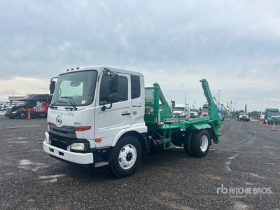 2011 UD UD3300 4x2 Bin Hooklift Truck