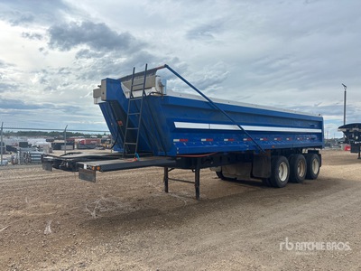 2005 Arne's 30 ft Tri/A End Dump Trailer