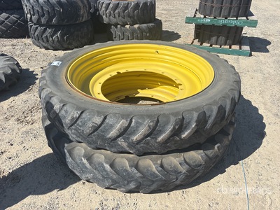 Quantity of (2) 320/90R50 を見 Tires