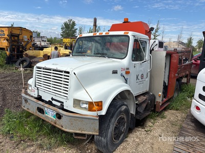 2000 International 4900 4x2 Service Truck