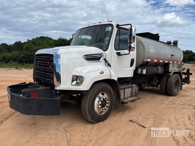2015 Etnyre S6462 2000 gal on 2016 Freightliner 108SD 4x2 Autocarro distribuzione asfalto