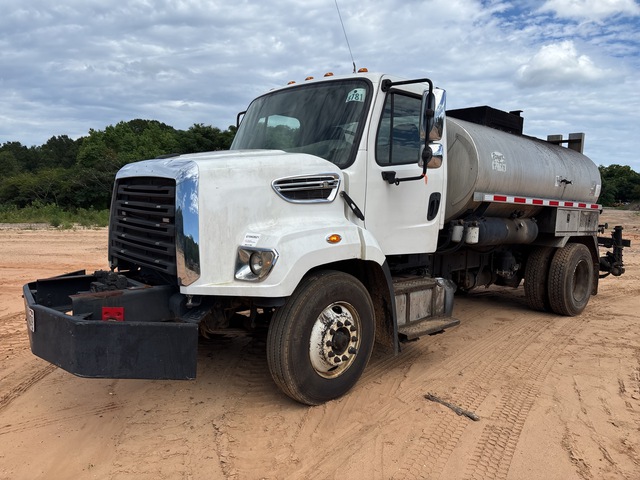 2015 Etnyre S6462 2000 gal on 2016 Freightliner 108SD 4x2 Asphalt Distributor Truck