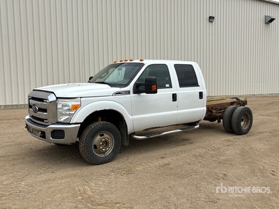 2013 Ford F-350 XLT 4x4 Crew Cab Cab and Chassis