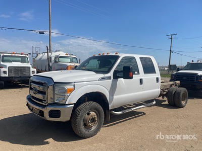 2013 Ford F-350 XLT 4x4 Crew Cab Cab and Chassis